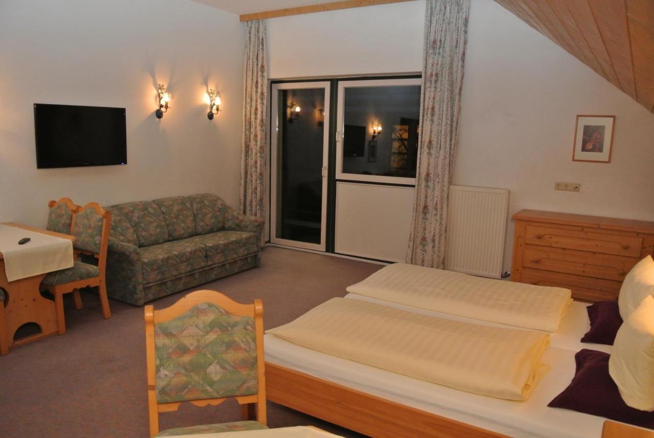 Hotel Gruberhof Innsbruck Igls B&B Room photo